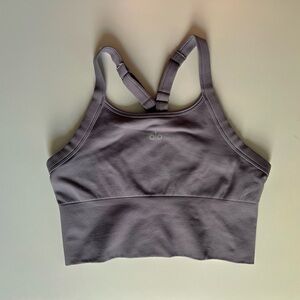 Alo Yoga - Seamless Ribbed Favorite Bra Tank in Fog
